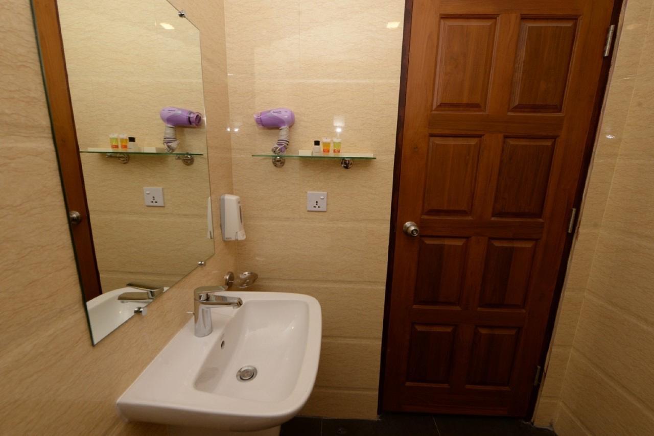 Min Nandar Garden Hotel Thanlyin Exterior foto